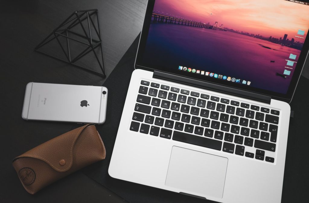 produkt komplementarny smartfon i laptop tej samej firmy