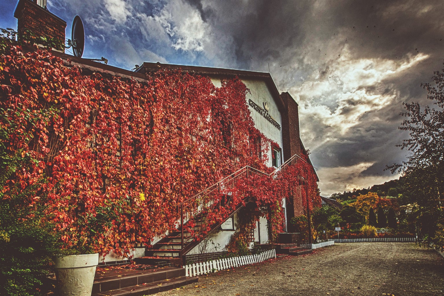 Are conference facilities in the mountains good places for a company meeting?