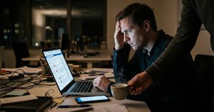 Hejt w internecie wobec firmy: co robić krok po kroku